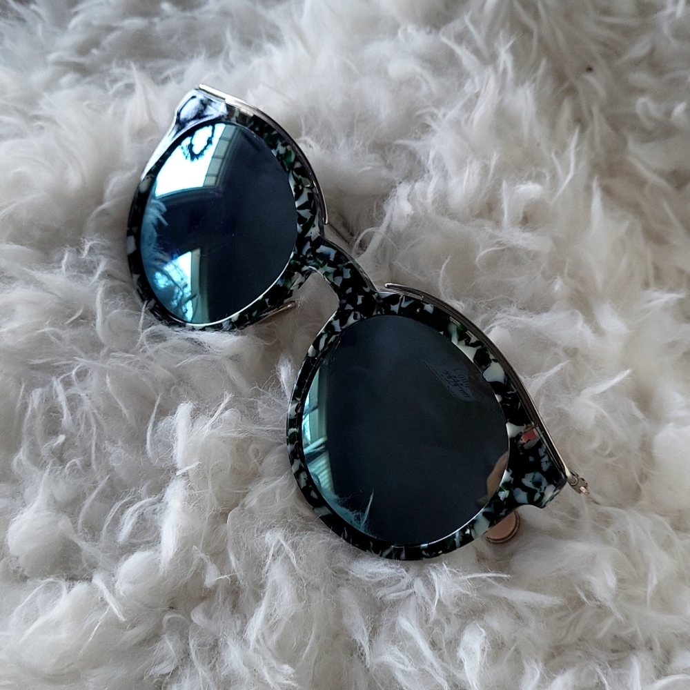 NEW CHRISTIAN DIOR BLOSSOMS-0GKR-KU Patterned green Sunglasses. Blue Lens.NO BOX